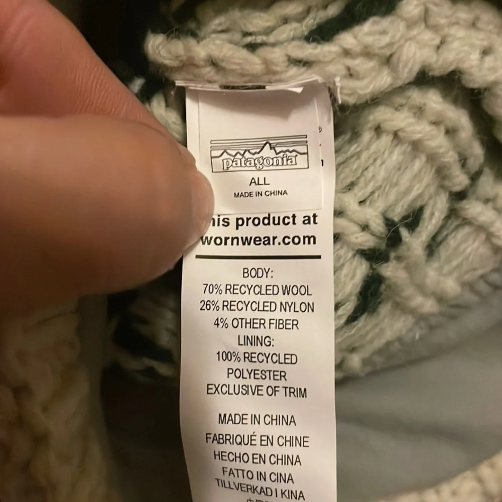 Brand New Patagonia Women's Snowbelle Beanie Wool Pom Hat Evergreen Flakes Green - Picture 14 of 16